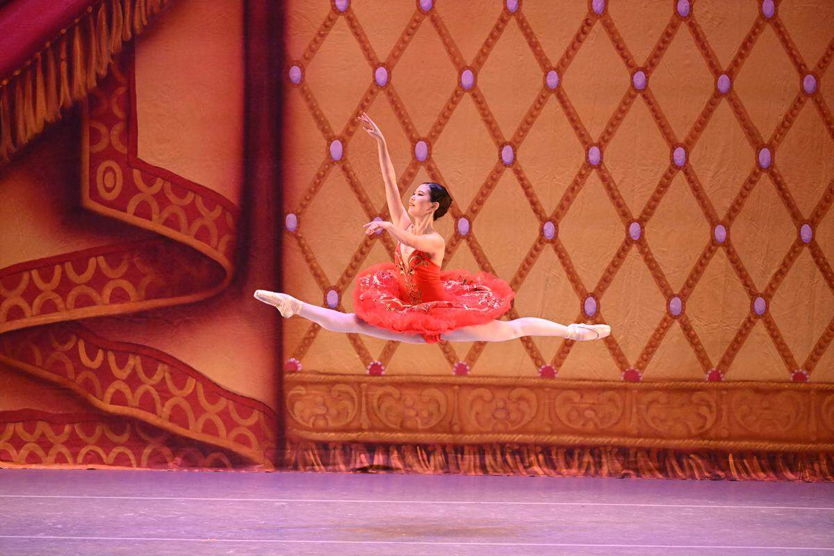 Yayoi Sazaki en “Paquita”, al cierre de su función de despedida, la noche de apertura de la XVII temporada de Arts Ballet Theatre of Florida (ABTF) el 12 de octubre, en el Aventura Arts & Cultural Center.