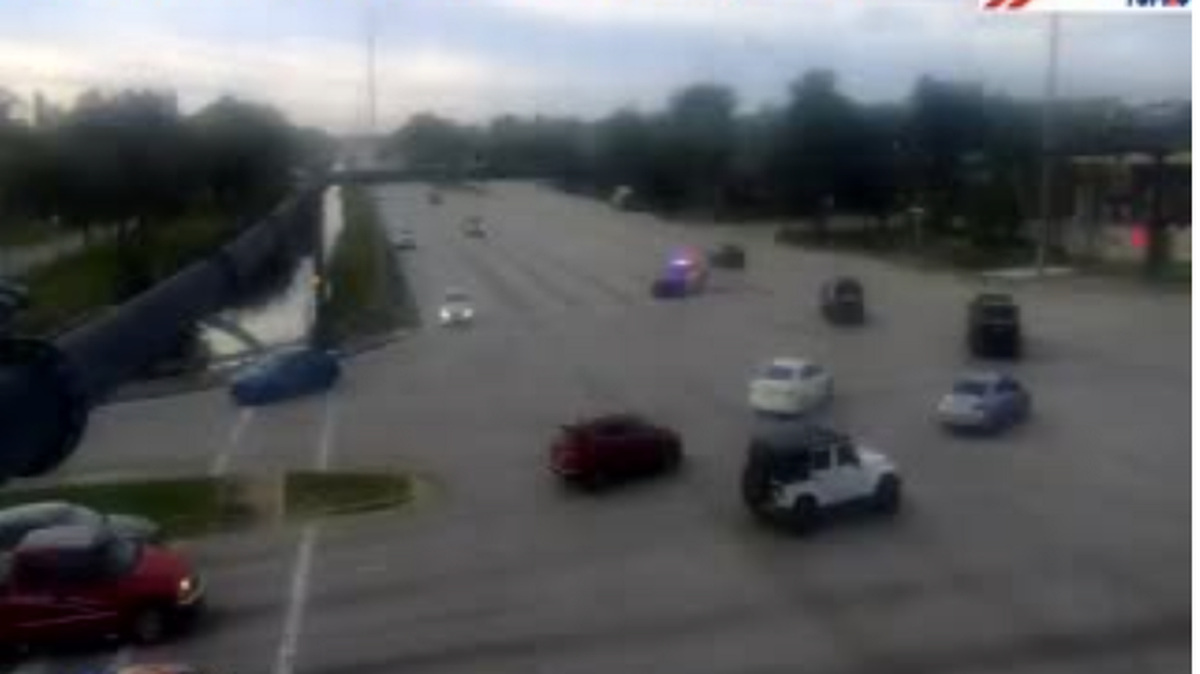 Balacera deja dos personas heridas cerca del aeropuerto North Perry en Pembroke Pines, y una transitada intersección cerrada.