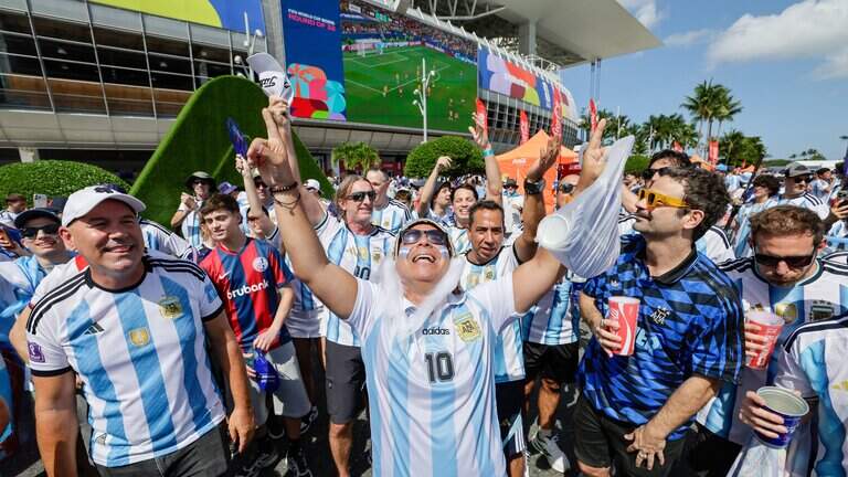 La FIFA gana la batalla por los bolsillos de los hinchas en el Mundial más caro de la historia
