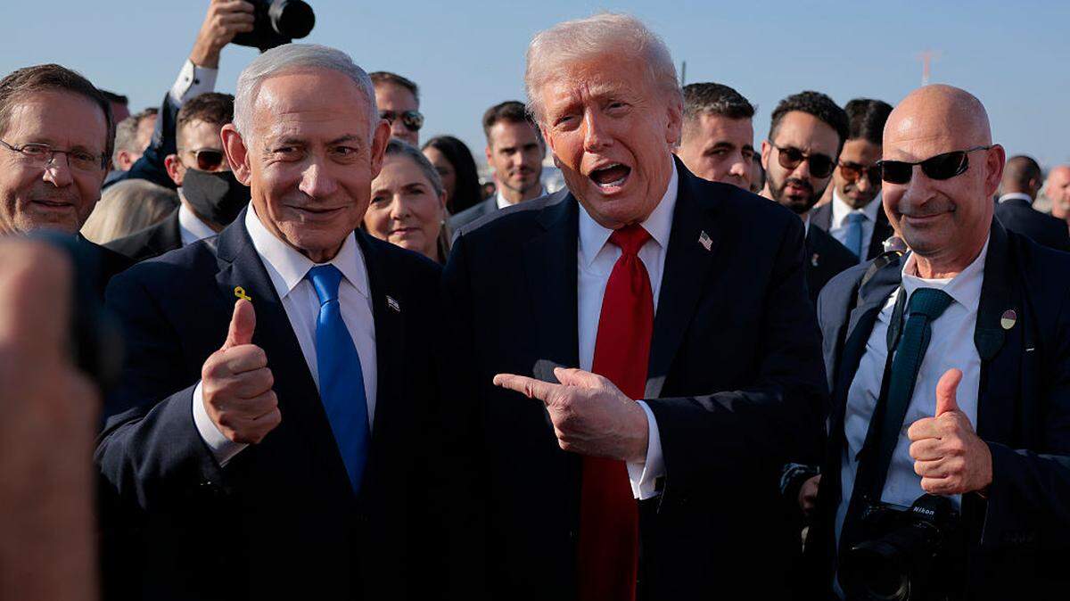 Benjamin Netanyahu (izq.)  se reunirá con el presidente Donald Trump el lunes en Florida, la quinta visita del primer ministro israelí a Estados Unidos este año.