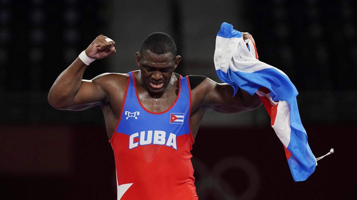 El luchador cubano Mijaín López se prepara para competir en los Juegos Olímpicos de París 2024 con la mirada puesta en ser el único atleta en ganar cinco títulos en la misma prueba. 