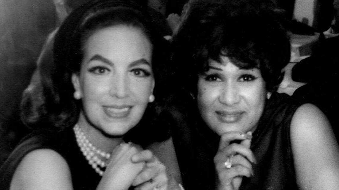 Olga Guillot (der.), una de las grandes intérpretes de la música cubana, con la actriz mexicana María Félix. “De cada bodega habanera a batey de ingenio no había vitrola que no tuviera 10 discos de la Consentida”, dijo López, sobre Guillot, llamada también La Reina del Bolero.