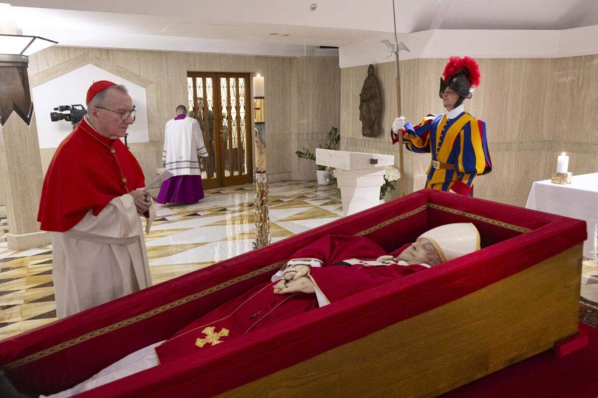 The rite confirming the death and the placement of Pope Franciss body in the coffin took place on the evening of Monday 21 April 2025 in the ground-floor chapel of the Casa Santa Marta where the pope lived at the Vatican. The official declaration of death was read aloud. The act was validated by Cardinal Kevin Farrell, Camerlengo of the Holy Roman Church. The ceremony lasted just under an hour. Left: Vaticans Secretary of State cardinal Pietro Parolin. Photo by (EV) Vatican Media/ Abaca/Sipa USA