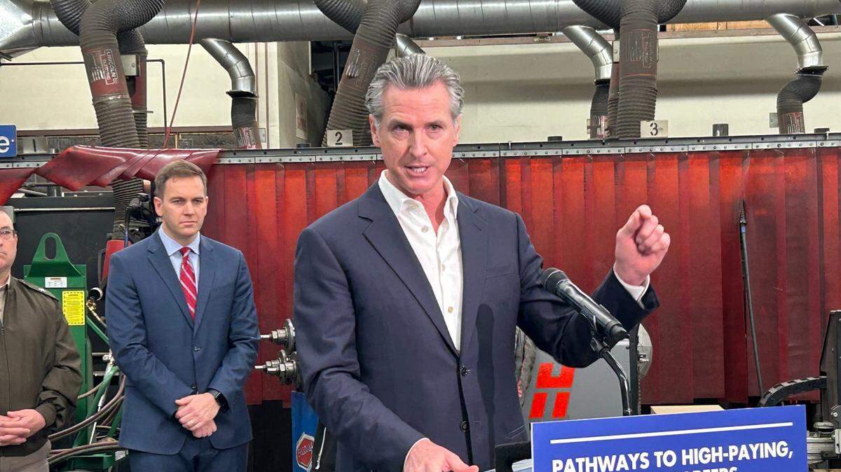 El gobernador de California, el demócrata Gavin Newsom, criticó este miércoles al presidente electo de Estados Unidos, el republicano Donald Trump, por politizar la devastación causada por los incendios que azotan Los Angeles, que han dejado al menos cinco muertos y decenas de heridos.