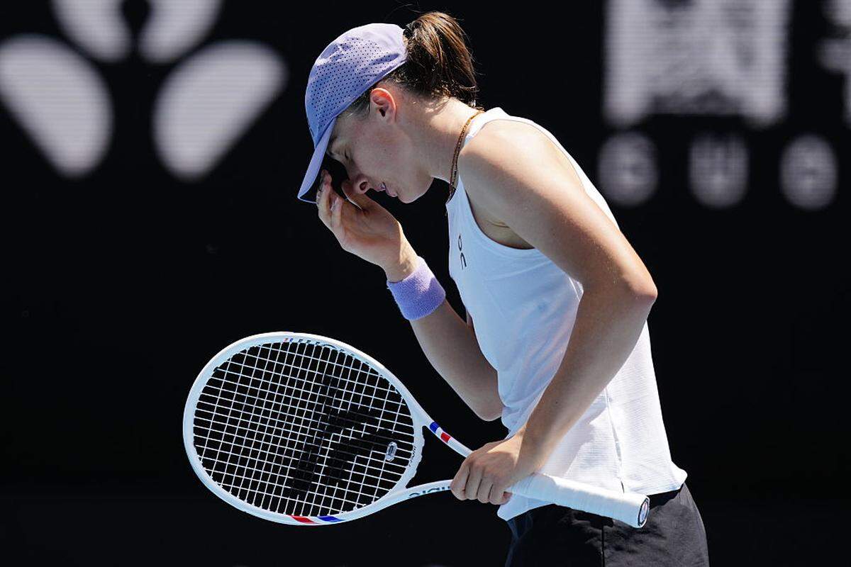La polaca iga Swiatek le dijo adiós al Abierto de Australia tras perder frente a la kazaja Elena Rybakina con parciales de 7-5 y 6-1.