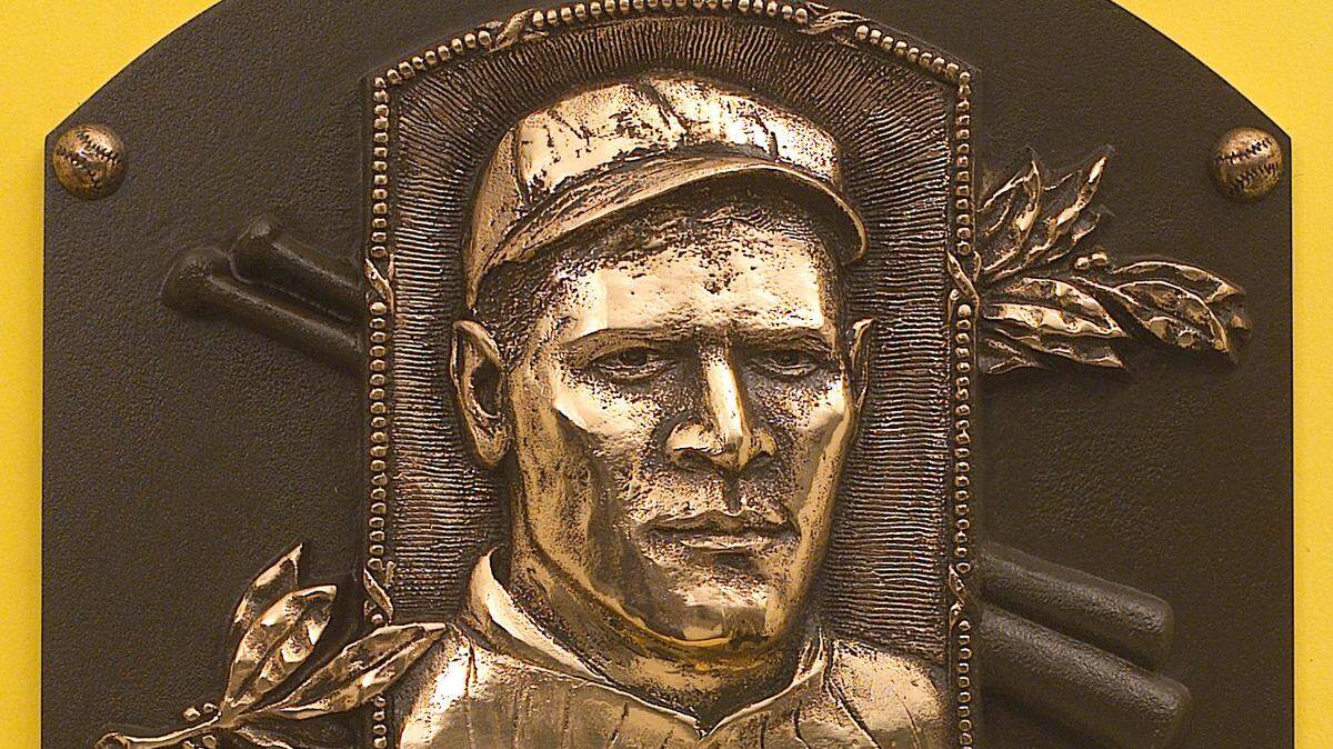 Placa de bronce de Cristobal Torriente en el Salón de la Fama en Cooperstown, Nueva York. El pelotero cubano fue incluido en el Recinto de los Inmortales el 30 de julio de 2006.