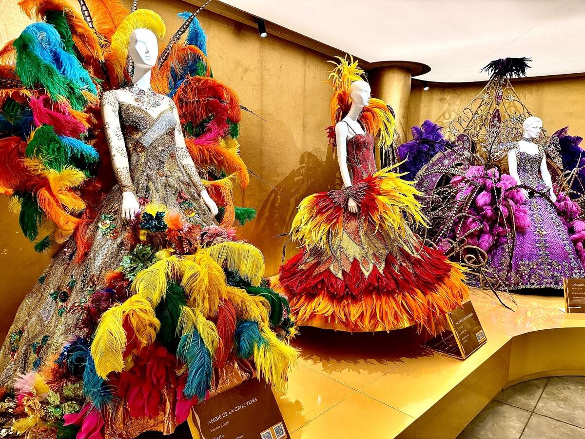 Vestidos originales de ex reinas en el Museo del Carnaval de Baranquilla