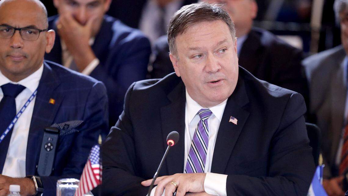 Mike Pompeo, secretario de Estado norteamericano, se dirige a la sesión plenaria de la Organización de los Estados Americanos (OEA) que se celebró este lunes en Washington. Pompeo exhortó a los miembros de la organización a que suspendan a Venezuela hasta que cumpla una lista de exigencias, como la celebración de elecciones libres y justas .