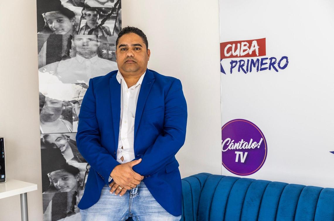 Esteban Rodríguez, photographed at the offices of the media outlet Cuba Primero in Doral, where he works, on Wednesday, April 2, 2025. Rodríguez was expelled from Cuba after being jailed for a 2021 protest in support of the San Isidro Movement.