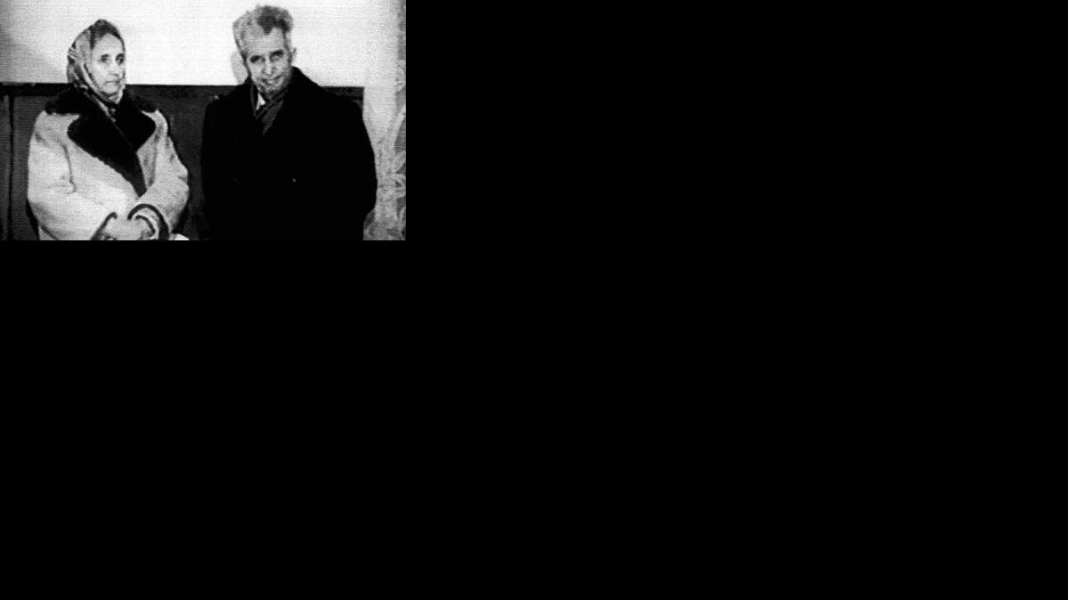 Nicolae Ceausescu y su esposa Elena.