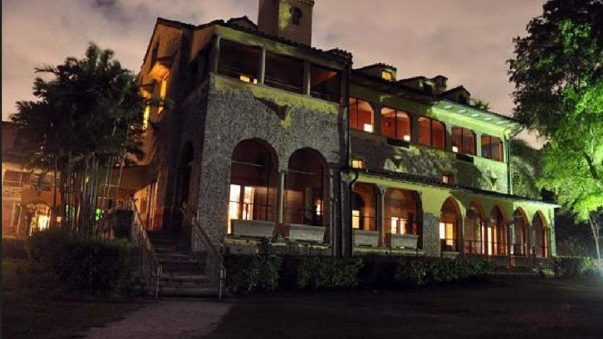 La casa de Deering Estate, construida en la década de 1920, es un hito nacional incluido en el Registro Nacional de Lugares Históricos, propiedad del Estado de Florida y administrado por el Departamento de Parques, Recreación y Espacios Abiertos del Condado de Miami Dade.