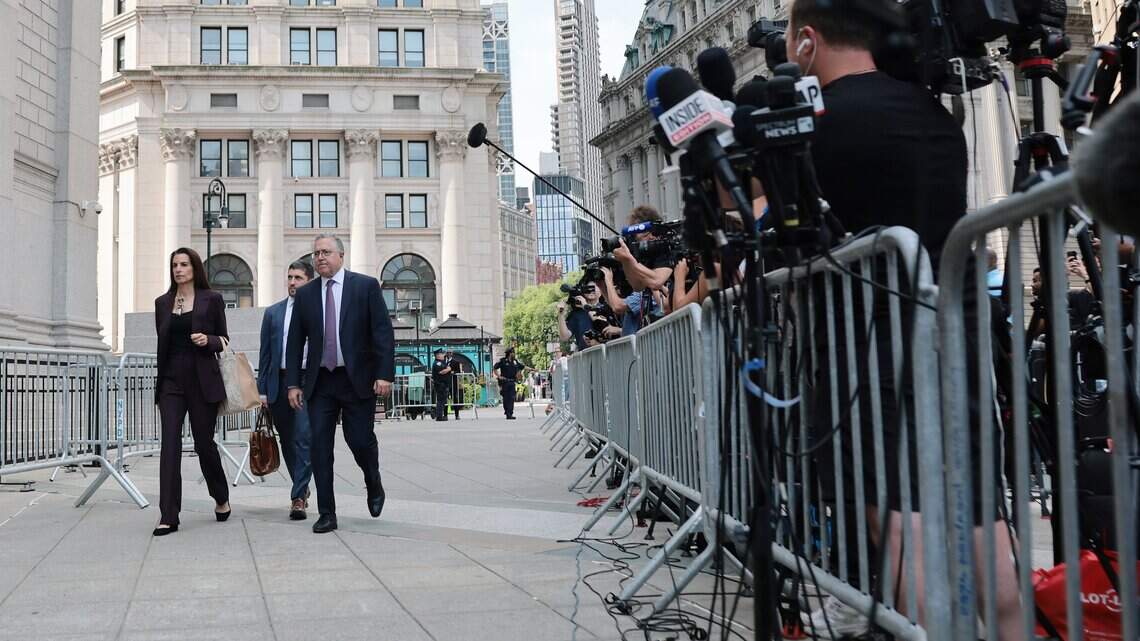 Luigi Mangione reconoce que mató a CEO de aseguradora en juicio federal en Nueva York