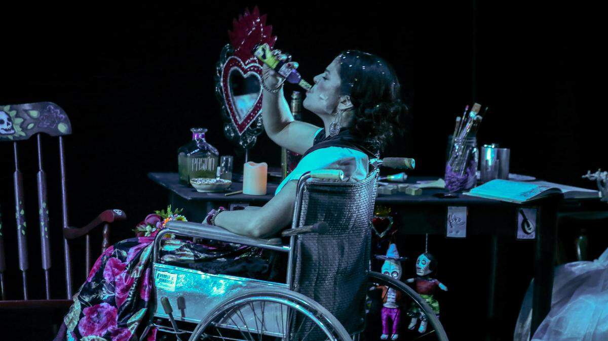 La actriz Flora Martínez en un escena de “Frida libre’.