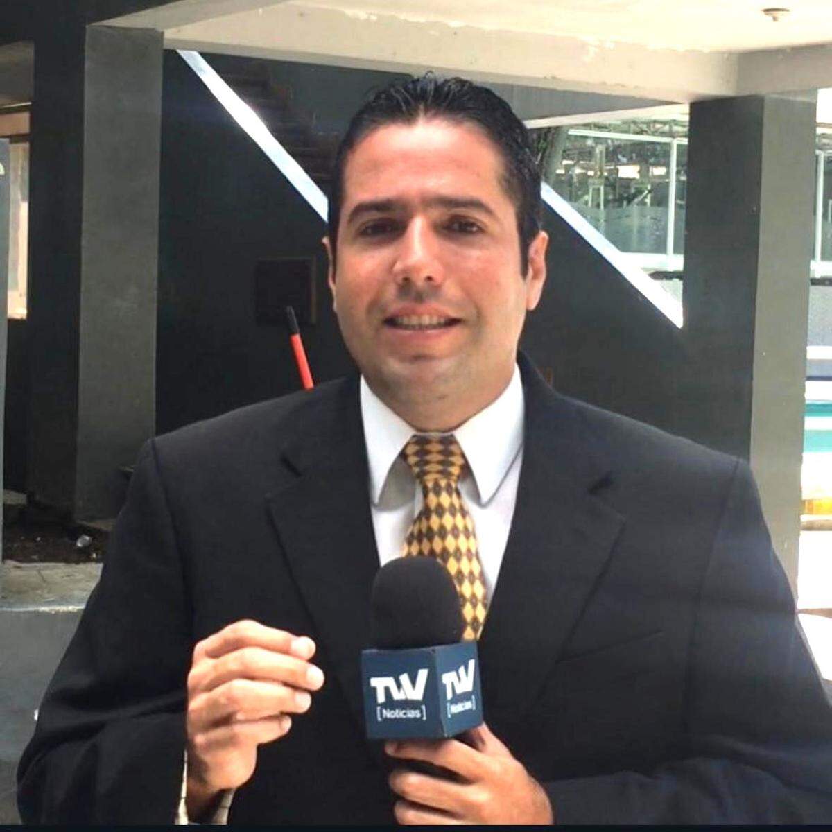 Gustavo Giménez Sánchez, periodista venezolano que buscaba refugio en Estados Unidos, tras sufrir persecución política en su país, estuvo detenido por el ICE durante casi dos semanas antes de ser puesto en libertad bajo fianza. 