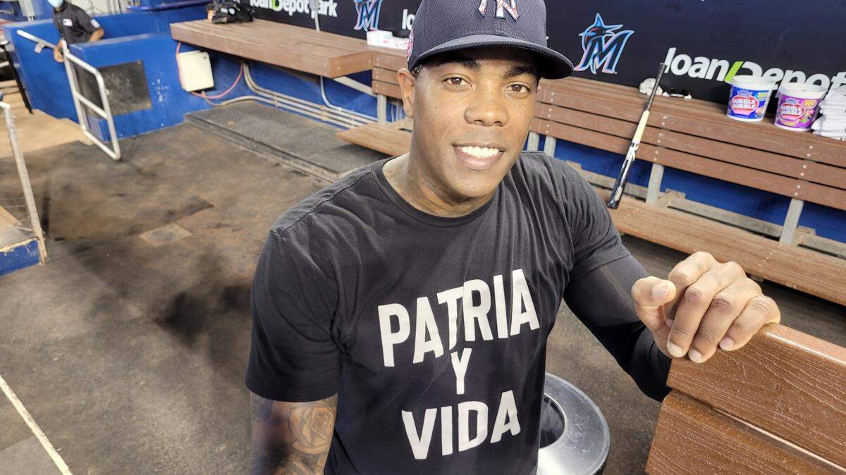 Aroldis Chapman estuvo del lado de Patria y Vida mucho antes de que naciera la frase. De manera paulatina, el cerrador de los Yankees fue adoptando una postura crítica con el régimen de su país 