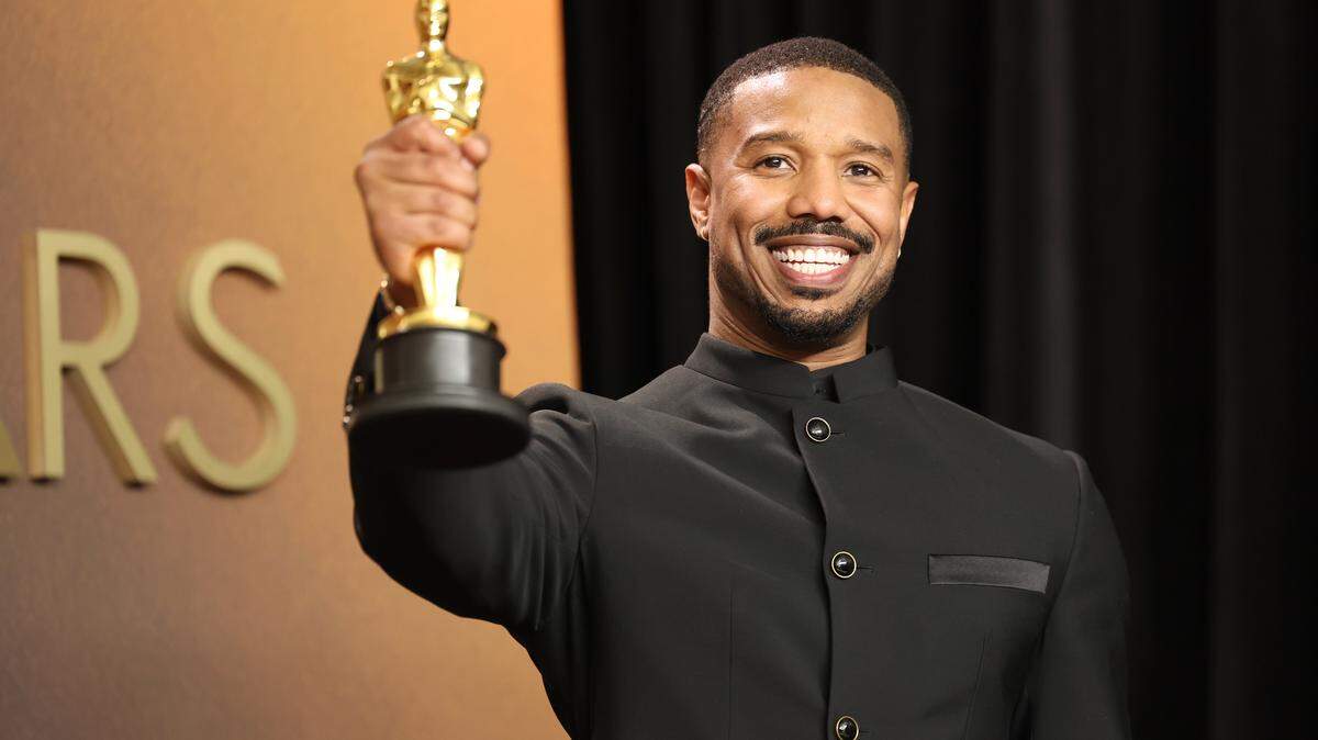 Michael B. Jordan, ganador del premio a Mejor Actor Protagonista por “Sinners”, posa en la sala de prensa durante la 98.ª edición de los Óscar en el Dolby Theatre el 15 de marzo de 2026 en Hollywood, California.