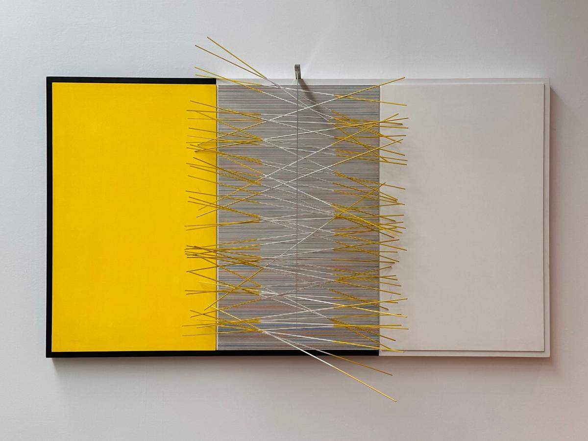 “Gran Tríptico Amarillo”, 1968, de Jesús Soto. 