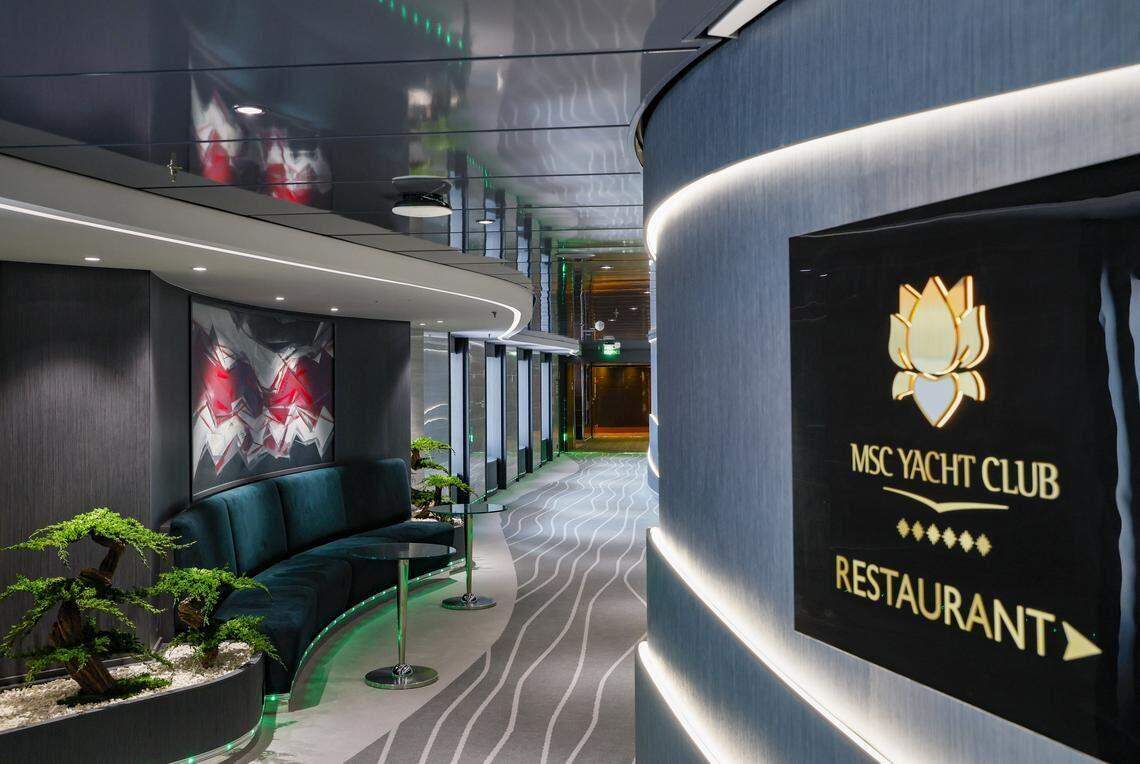 Vista del pasillo que conduce al nuevo restaurante MSC Yacht Club, a bordo del MSC Poesia en PortMiami, el miércoles 22 de abril de 2026.