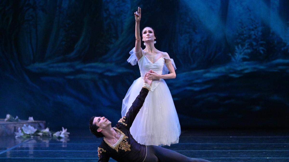 Gretel Batista y Jorge Oscar Sánchez en la “Giselle” del Ballet Clásico Cubano de Miami.
