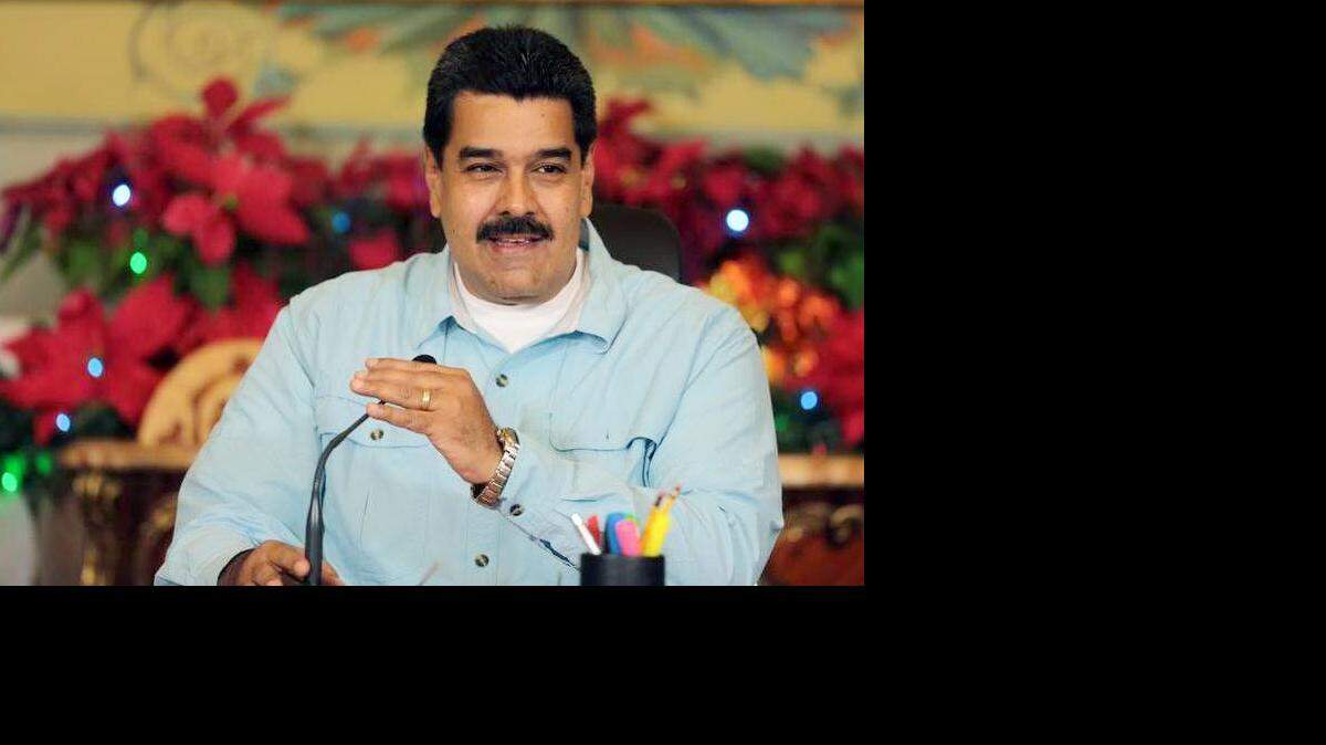 Fotografía cedida por prensa de Miraflores donde se observa al presidente de Venezuela, Nicolás Maduro, durante un acto de gobierno, el 22 de diciembre de 2014, en la ciudad de Caracas.