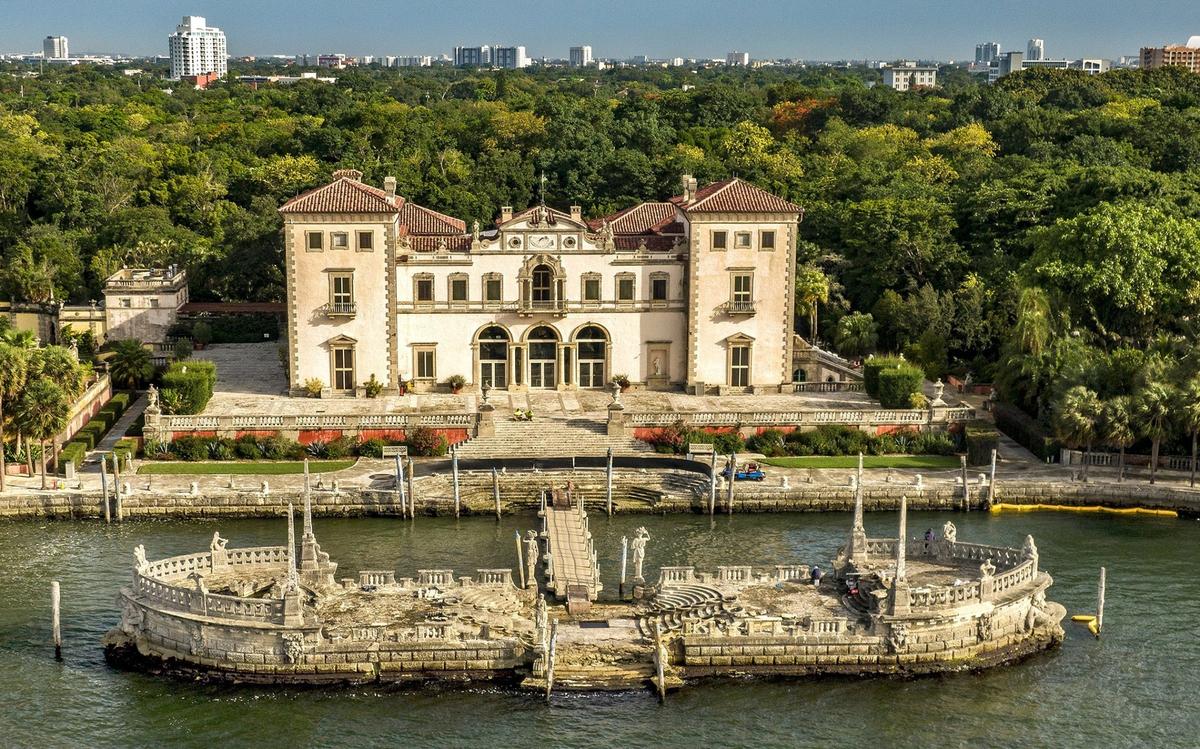 Vizcaya Museum and Gardens, construida por el millonario y hombre de negocios James Deering, frente a la bahía de Biscayne, en Miami.