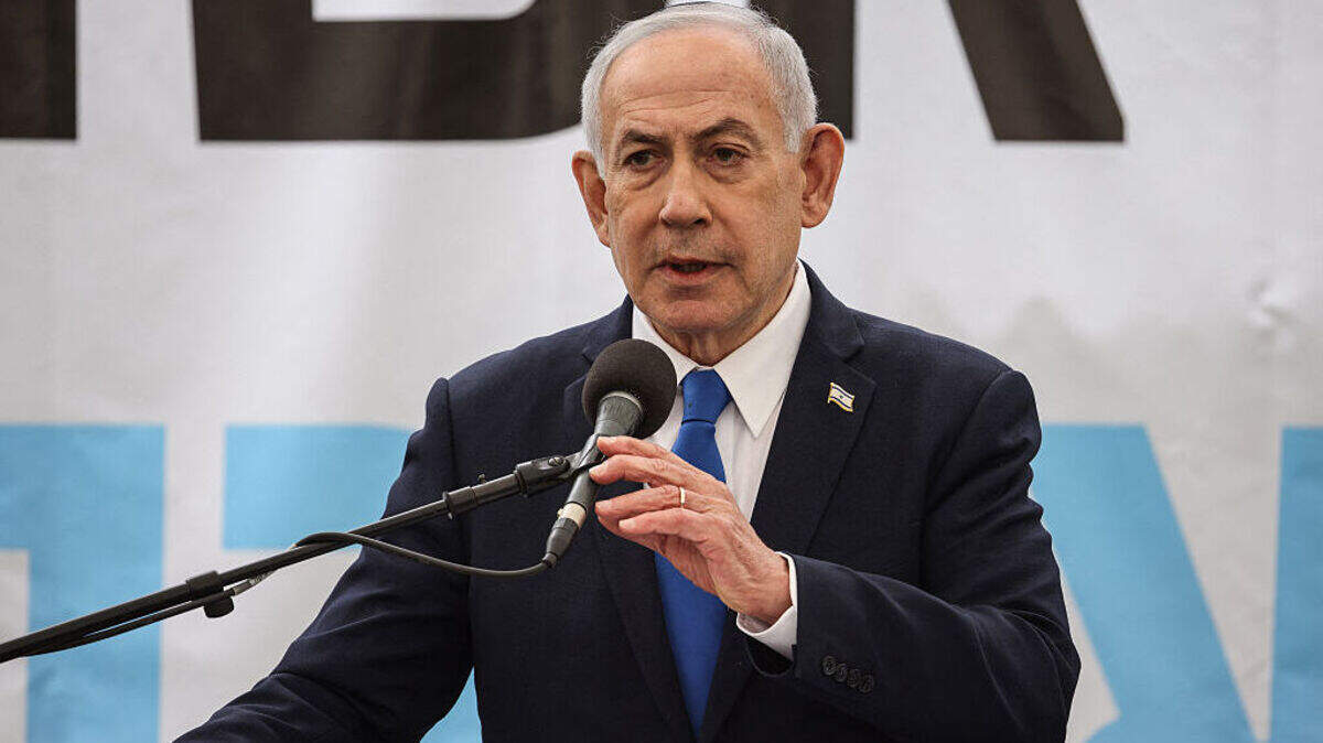 El primer ministro israelí, Benjamín Netanyahu, advirtió este martes que Israel le presentará a EEUU su perspectiva sobre “las bases” de negociación con Irán, en unas declaraciones antes de embarcar en su avión rumbo a Washington, donde se reunirá mañana con Donald Trump.