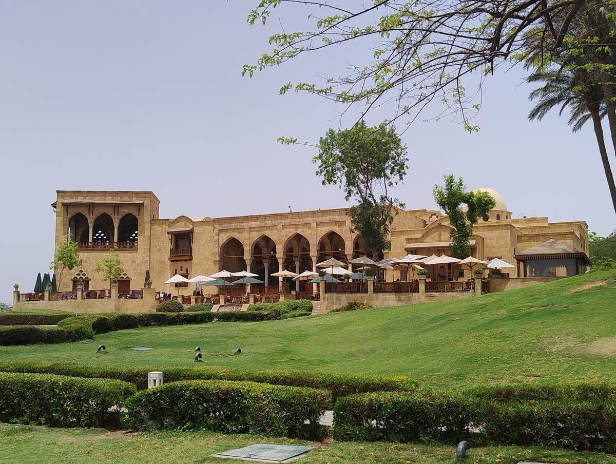 Área cerca del restaurante Studio Misr en los predios del parque Al-Azhar en El Cairo, Egipto.