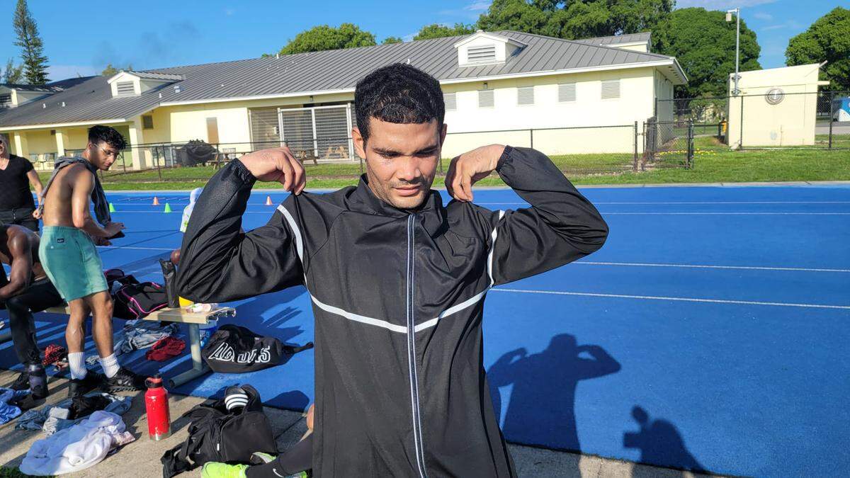 Neslán Machado entrena para la pelea en Miami.