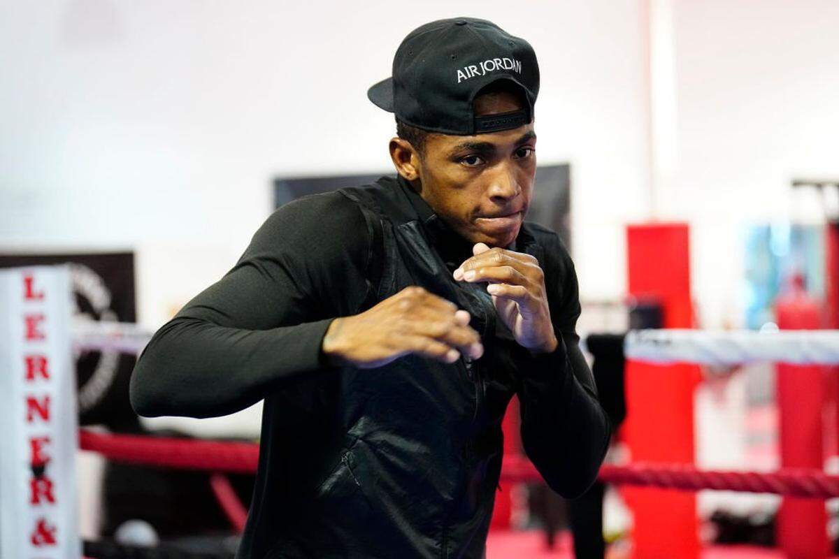 Erislandy Lara peleará contra el kazajo Janikbek Alimkhanuly el 6 de diciembre, en el Frost Bank Center de San Antonio. 