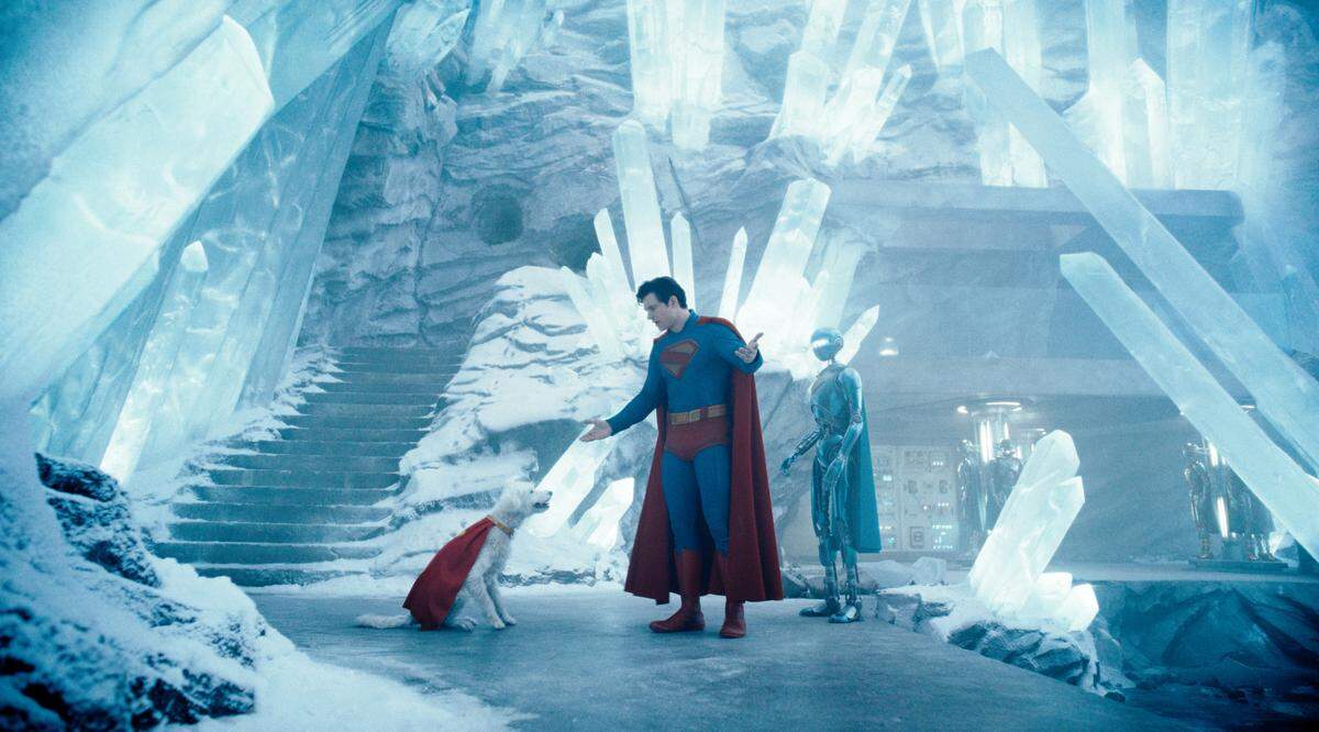 David Corenswet ‘Superman’ junto al perro Krypto. Este compañero de aventuras promete ser el elemento más encantador de la película.