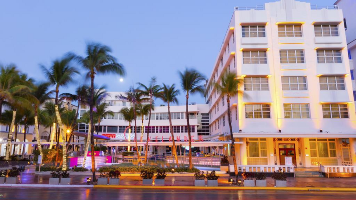 ¿Debe aislarse por COVID-19 pero vive con mucha familia? Miami-Dade le ofrece habitaciones de hotel