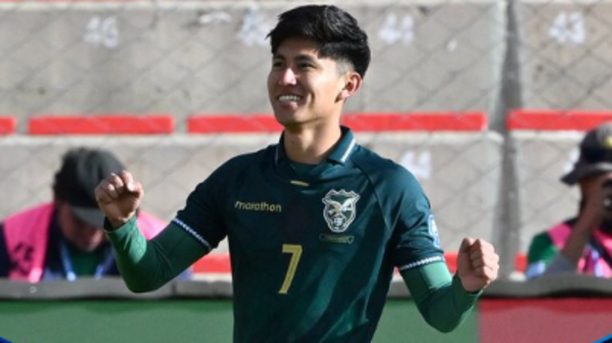 Bolivia venció 2-0 este martes a Chile por la eliminatoria sudamericana al Mundial 2026 y aún mantiene vivas sus esperanzas de jugar el repechaje, mientras la Roja se despidió de cualquier chance de ir a la cita orbital.