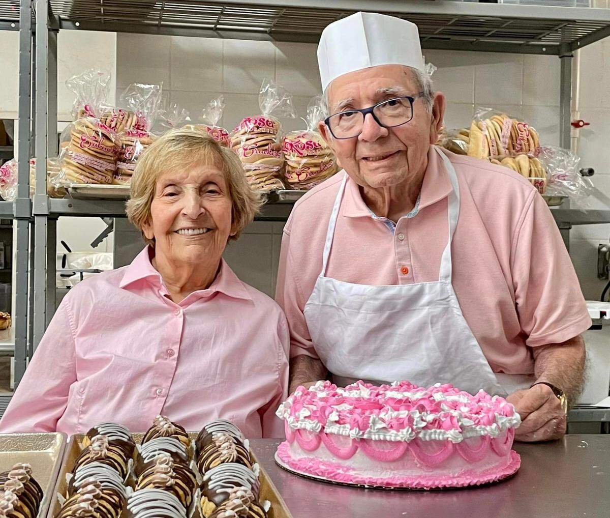 Osvaldo and Mercedes Mayoral, owners of La Rosa Bakery, who worked until 2019.