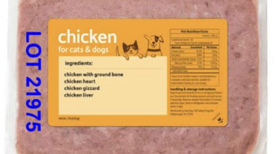 Retiran del mercado alimentos para perros y gatos por posible contaminación de salmonela