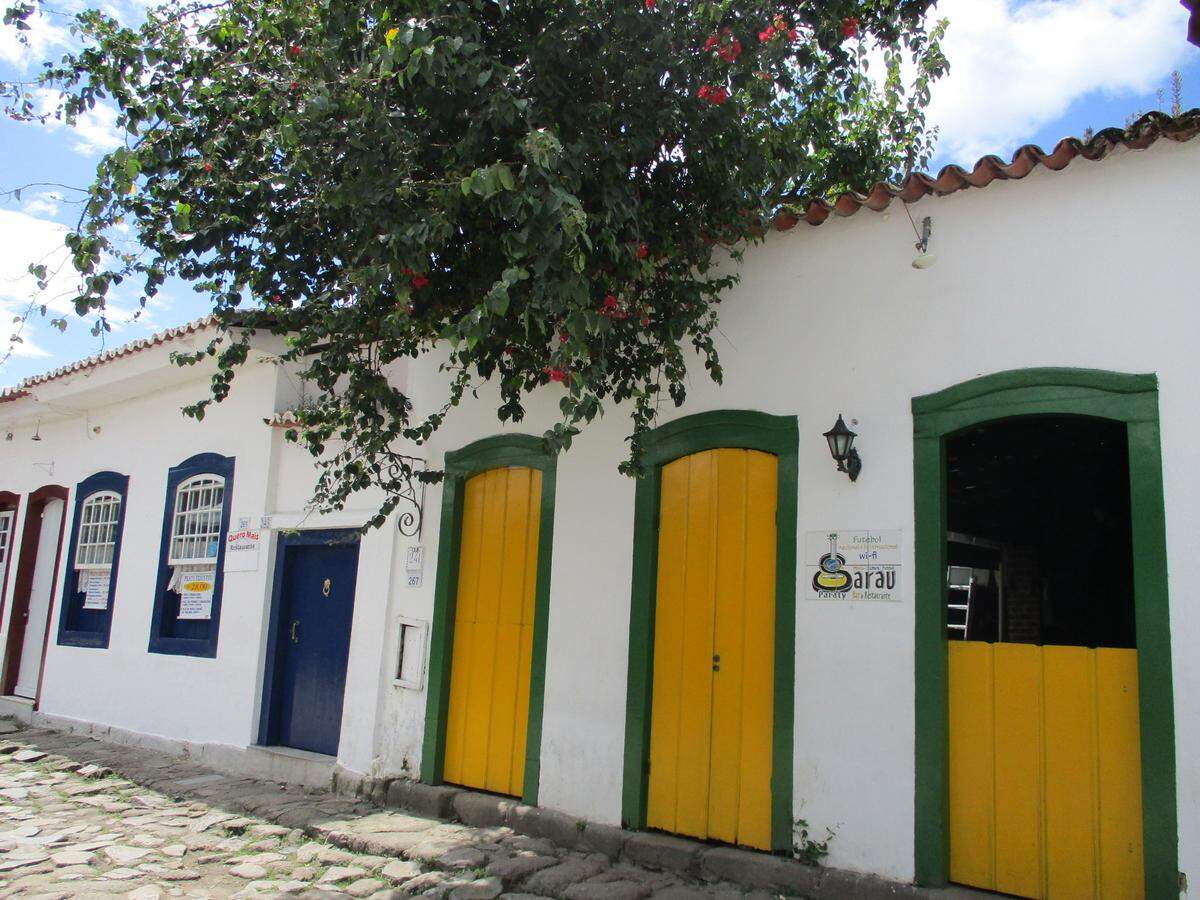 Puertas coloridas de las casas coloniales de Paraty.