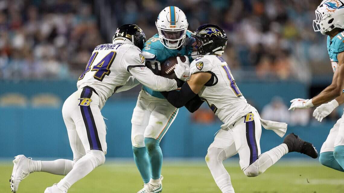 A los Dolphins se les aparece la muerte en la víspera de Halloween y caen por paliza en su casa