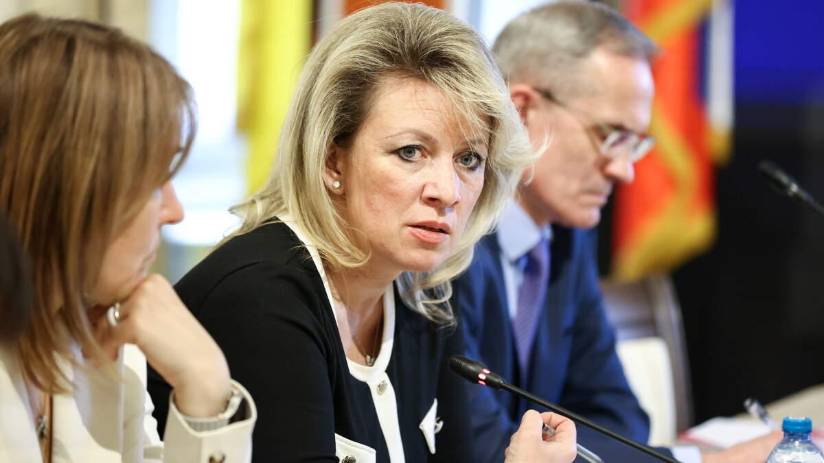 La portavoz del Ministerio de Asuntos Exteriores de Rusia, Maria Zakharova, asiste a una reunión del centro de educación patriótica del Ministerio de Asuntos Exteriores de Rusia titulada “80 años de la Gran Victoria” en el Museo de Uniformes Militares de la Sociedad Histórica Militar Rusa.