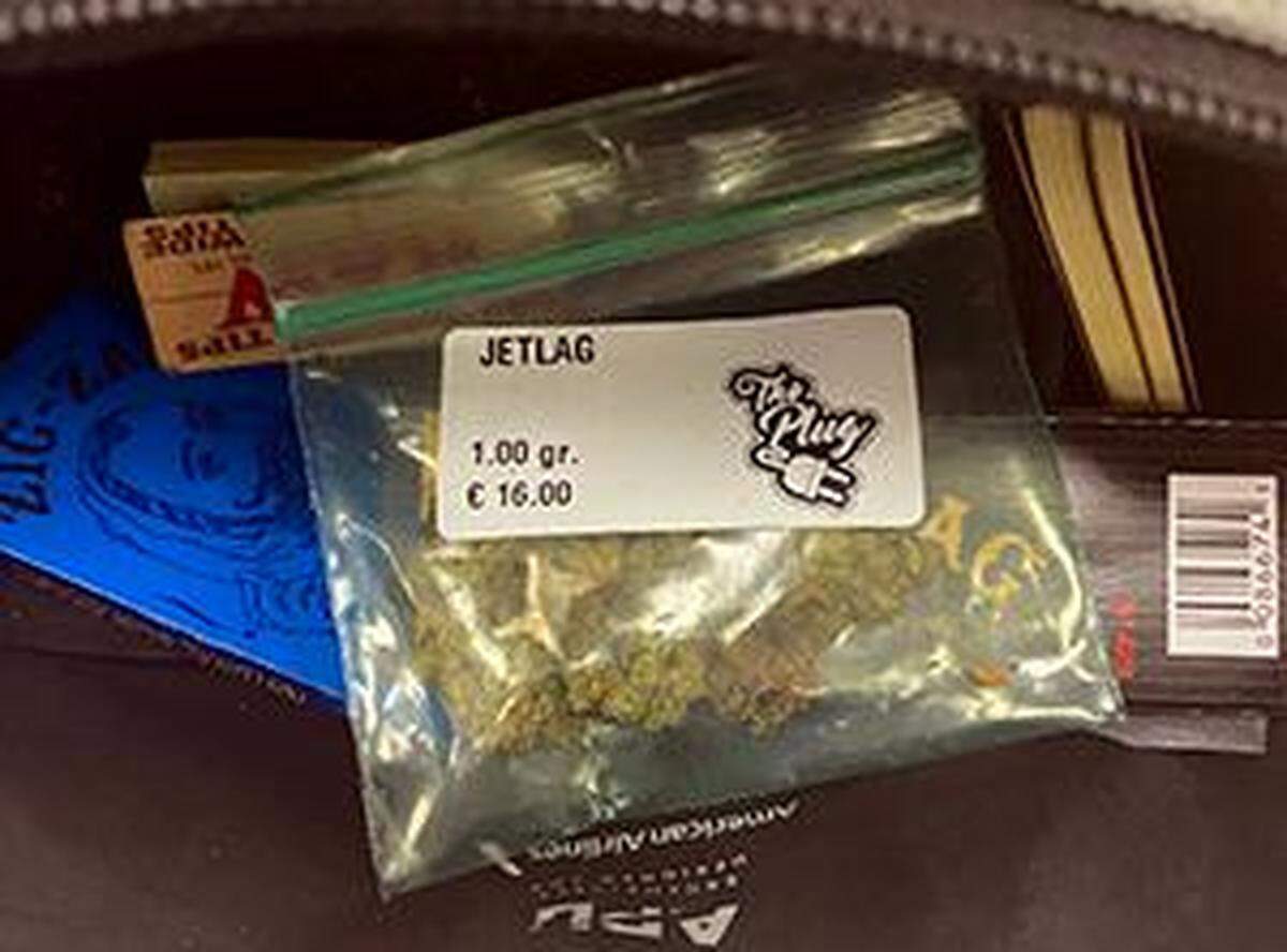 Así escondió la marihuana en su equipaje un viajero de Miami que tenía los privilegios de entrada acelerada a Estados Unidos por ser “viajero de confianza”.