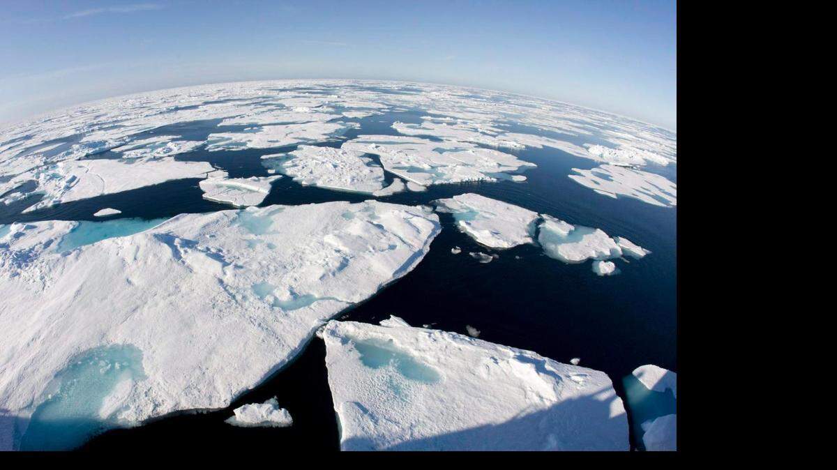 Los investigadores anuncian que a medio plazo el océano Ártico no tendrá hielo en verano, y estará recubierto de una fina banquisa en invierno. AP-Archivo