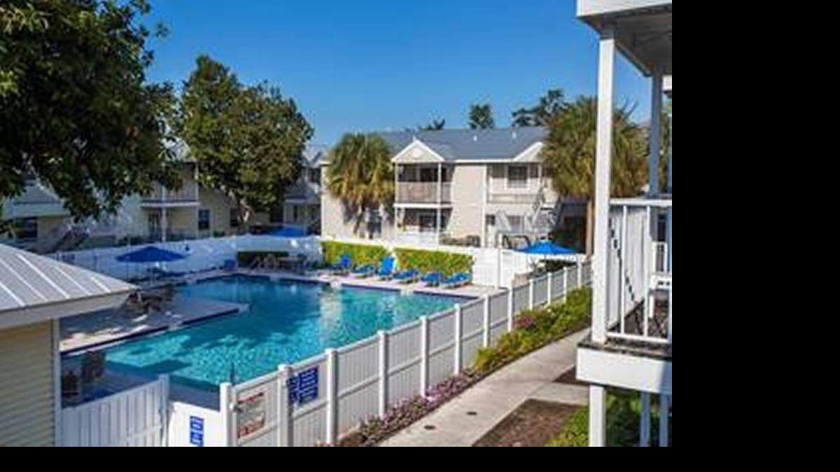 Los niños fueron rescatados de la piscina del complejo West Isle Club, localizado en el 3333 Duck Avenue.