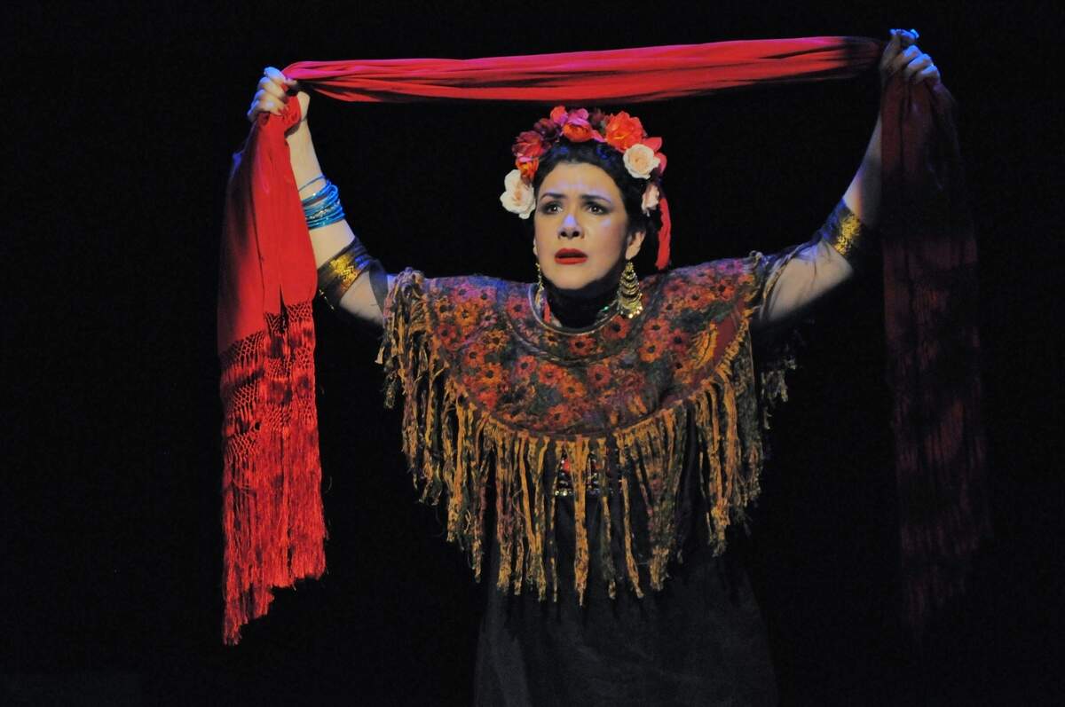 Rosalinda Rodríguez en la obra ‘La fiesta de Friducha”, Koubek Center, 2000.