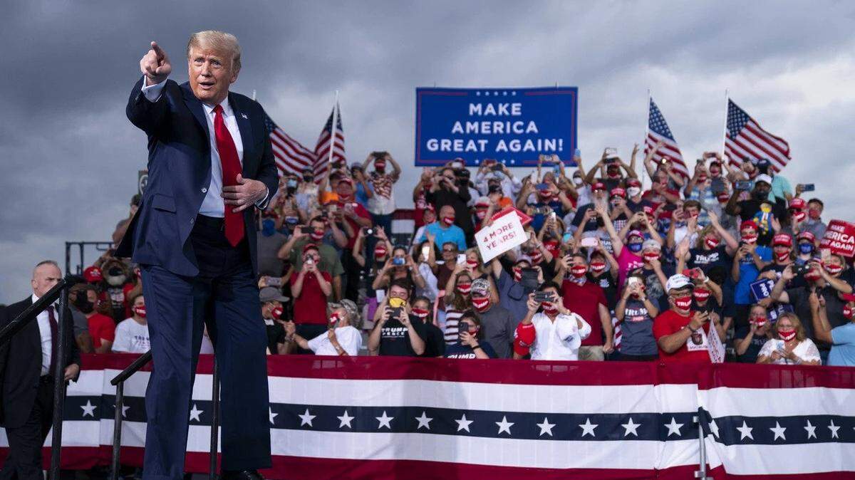 Donald Trump apoyó a Juan Carlos Bermúdez representar el Distrito 12 de la Comisión en la Comisión Miami-Dade. Bermúdez, republicano, es alcalde de Doral, donde está ubicado un complejo turístico de Trump.