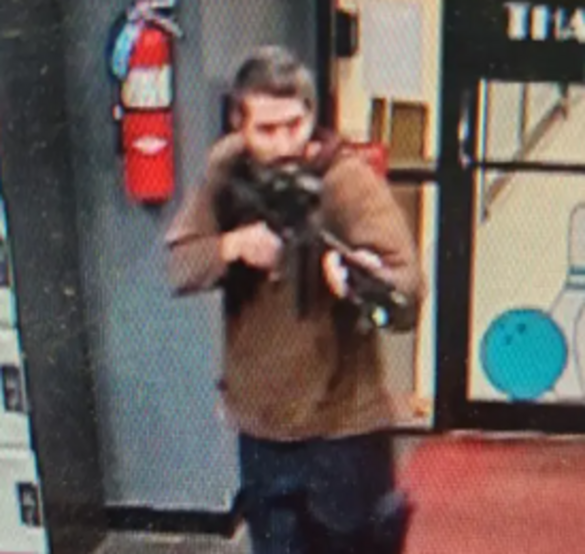 Foto del sospechoso del tiroteo divulgada por la  policía de Lewiston, Maine.