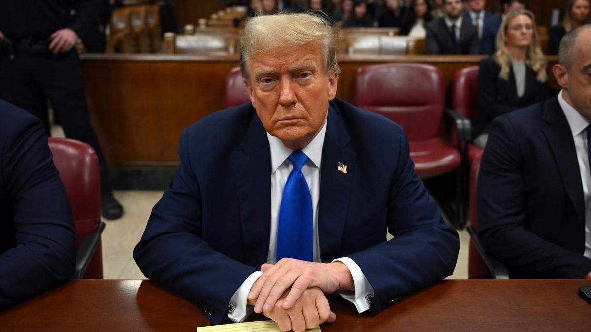  Mandatory Credit: Angela Weiss/Pool via USA TODAY NETWORK
El expresidente Donald Trump asiste a la lectura de las acusaciones en su contra durante el juicio en un tribunal de Manhattan, Nueva York, el lunes 22 de abril de 2024. 