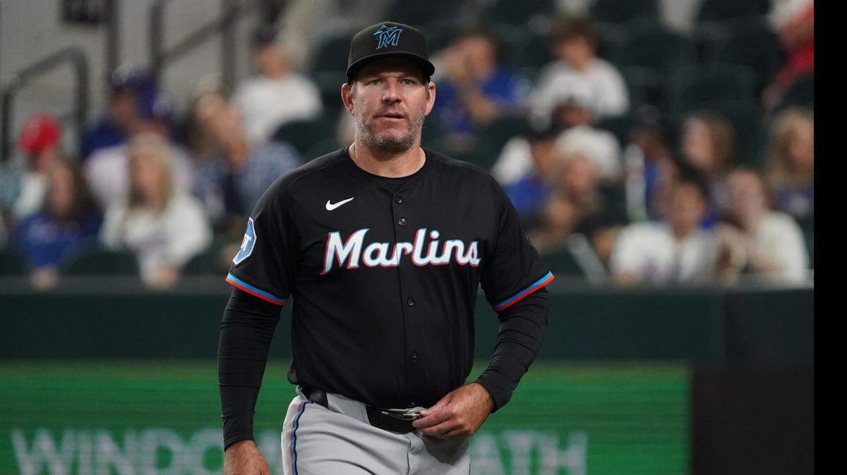 El mánager delos Marlins de Miami Clayton McCullough logró 17 triunfos más que en 2024, la mayor mejora interanual en la historia de la franquicia, pero ahora se enfrenta al reto de consolidar y trascender en 2026. 