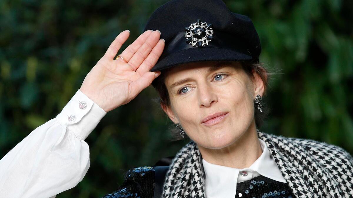 La modelo Stella Tennant en una sesión de fotos antes de la presentación de la colección Chanel Haute Couture de primavera-verano del 2018 en Paris. Tennant murió repentinamente en su casa en Escocia el 22 de diciembre. La familia anunció la muerte al 23 de diciembre.