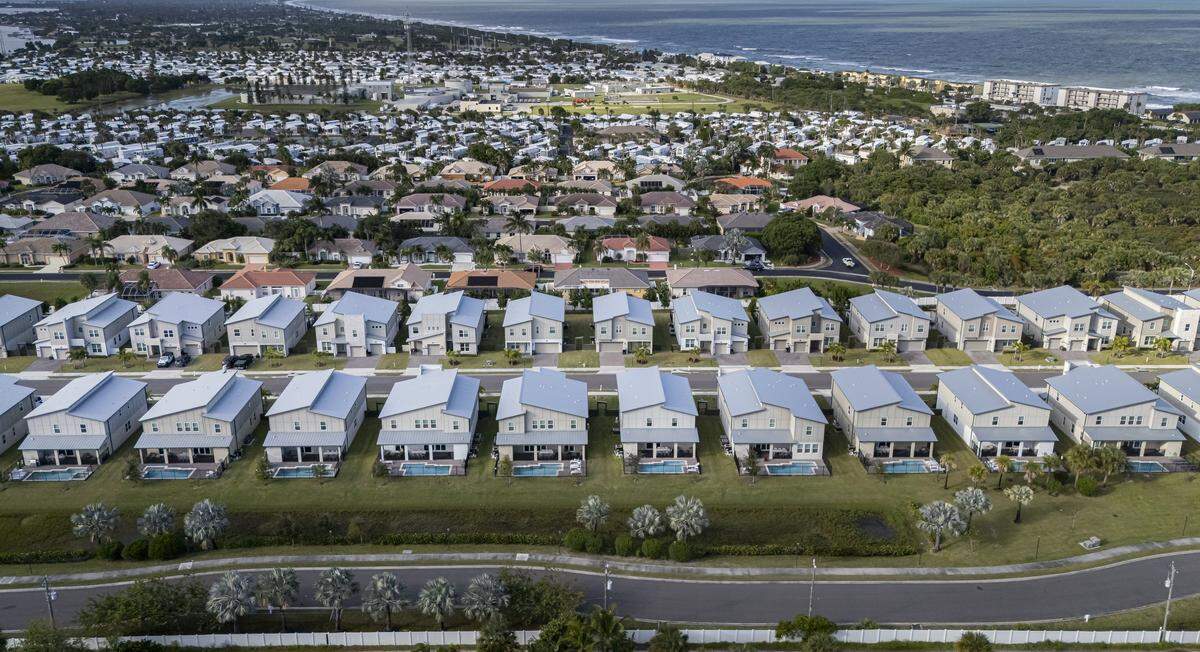Vista general de la comunidad residencial Harbor Island Beach Club el jueves 16 de octubre de 2025, en Melbourne Beach, Florida. 