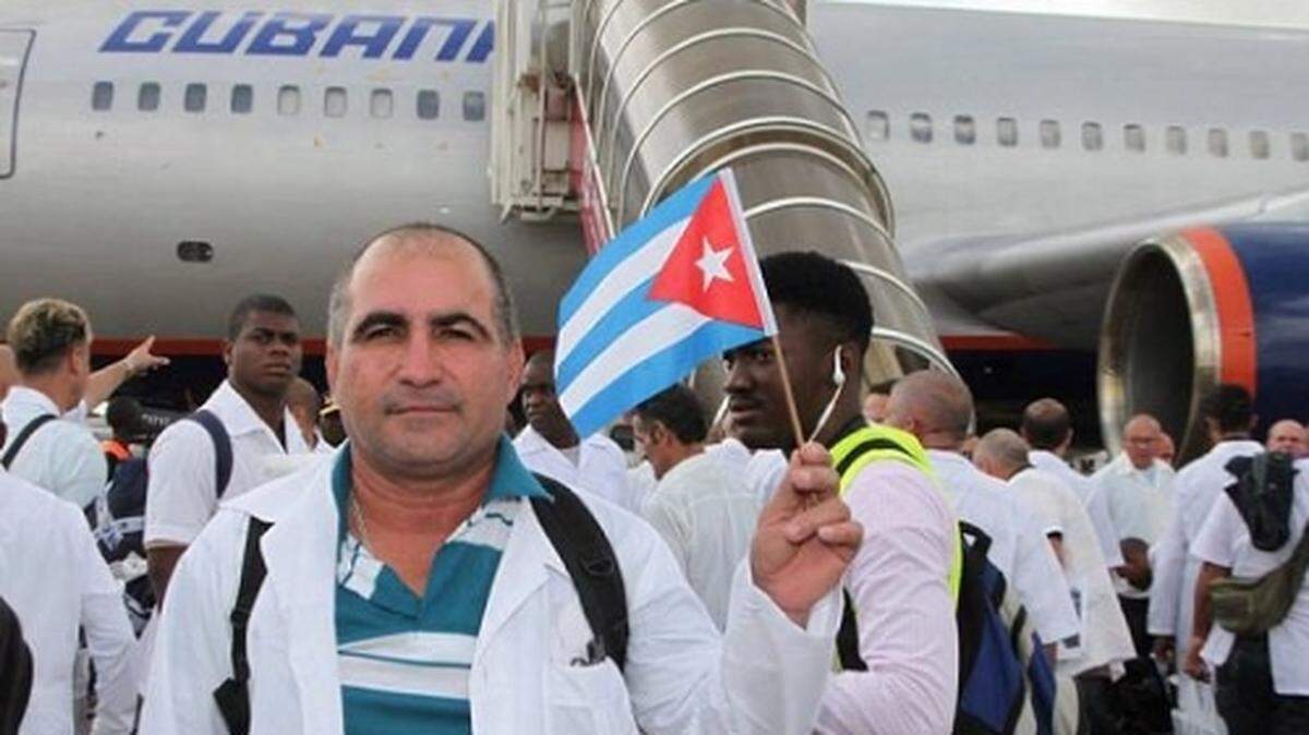 La aereolínea estatal Cubana de Aviación se ha visto obligada a suspender los vuelos de los médicos cubanos desde Venezuela.