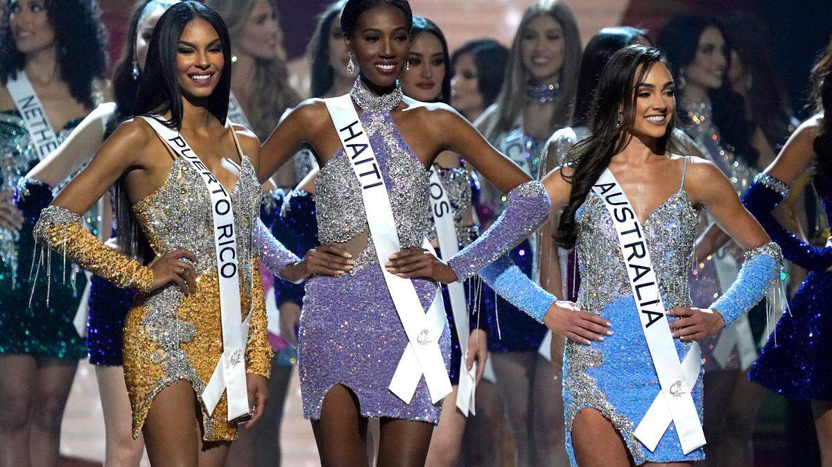 Varias reinas concursan en la edición de Miss Universo en el 2023. La controversia más reciente de la edición de Miss Universo 2025 que se celebra en Tailandia es la retirada de dos miembros del jurado.