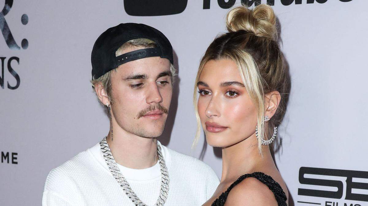 El cantante Justin Bieber y su esposa, la modelo Hailey Rhode Baldwin Bieber, llegan al estreno en Los Ángeles de ‘Justin Bieber: Seasons’ de YouTube Originals, que se llevó a cabo en el Regency Bruin Theatre el 27 de enero de 2020 en Westwood, Los Ángeles, California, Estados Unidos. 